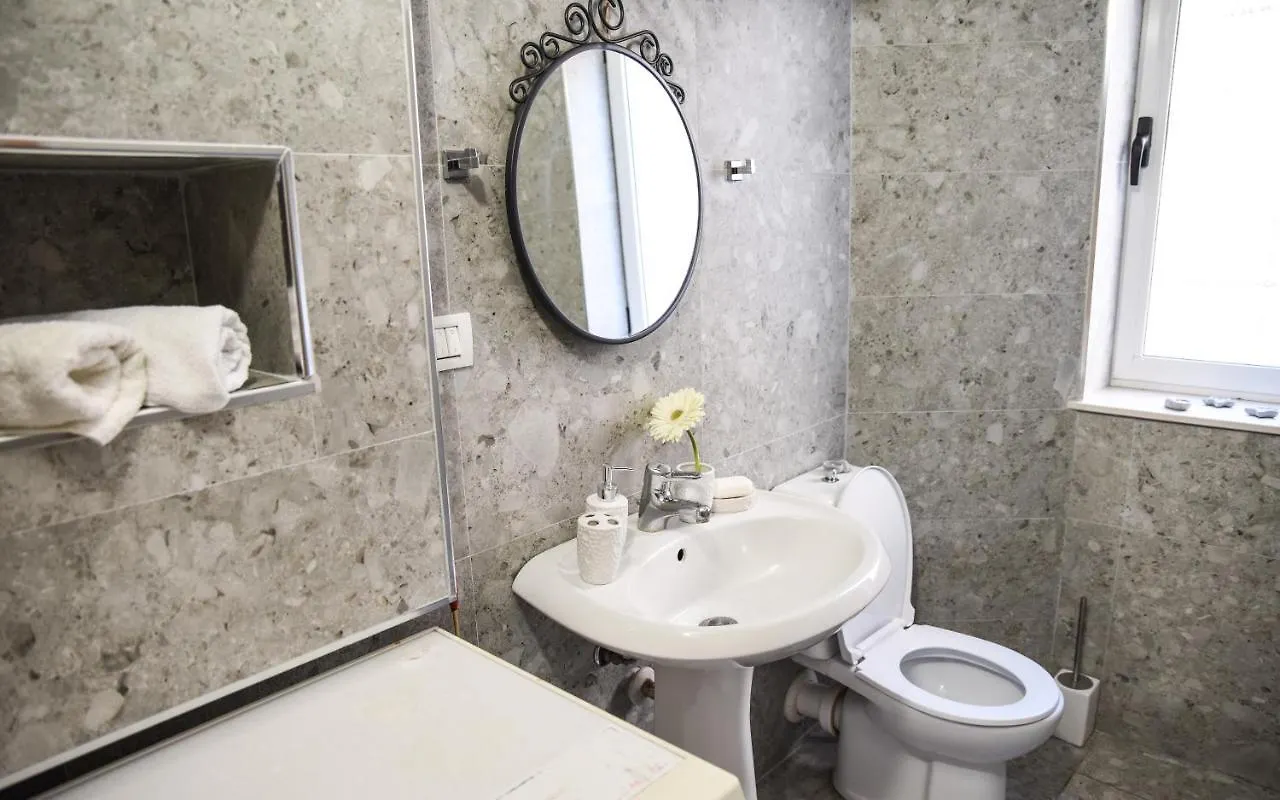 Lovely Apartment At The Heart Of Myslym Shyri Tiran